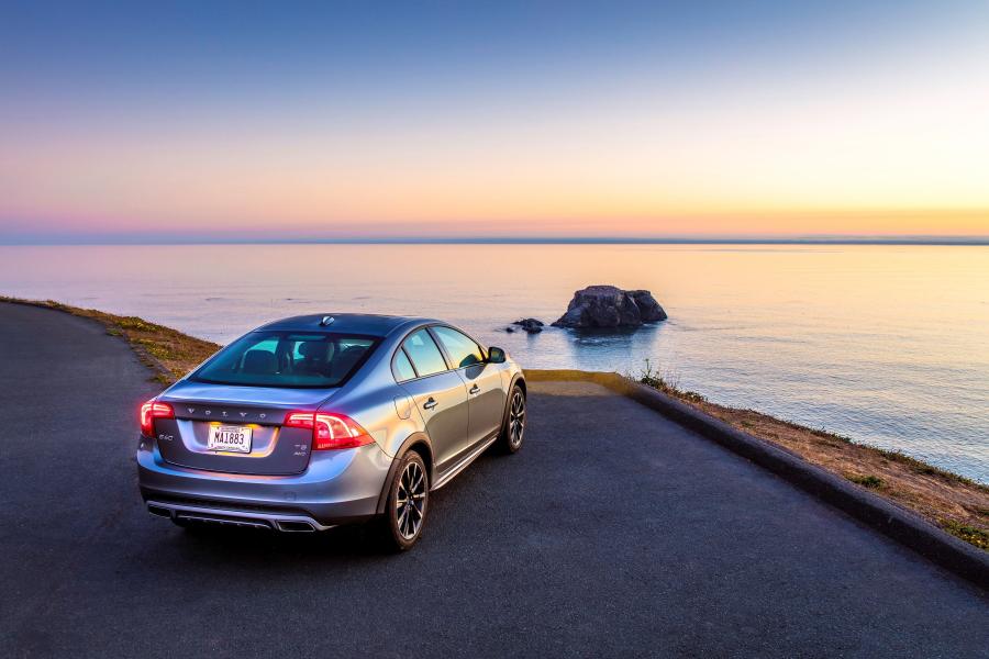  Volvo S60 Cross Country 2016 года  (US) (фото 9 из 11)